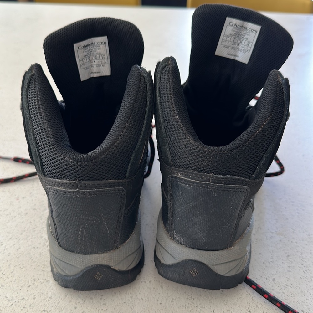Hiking shoes - Picture 3 of 3